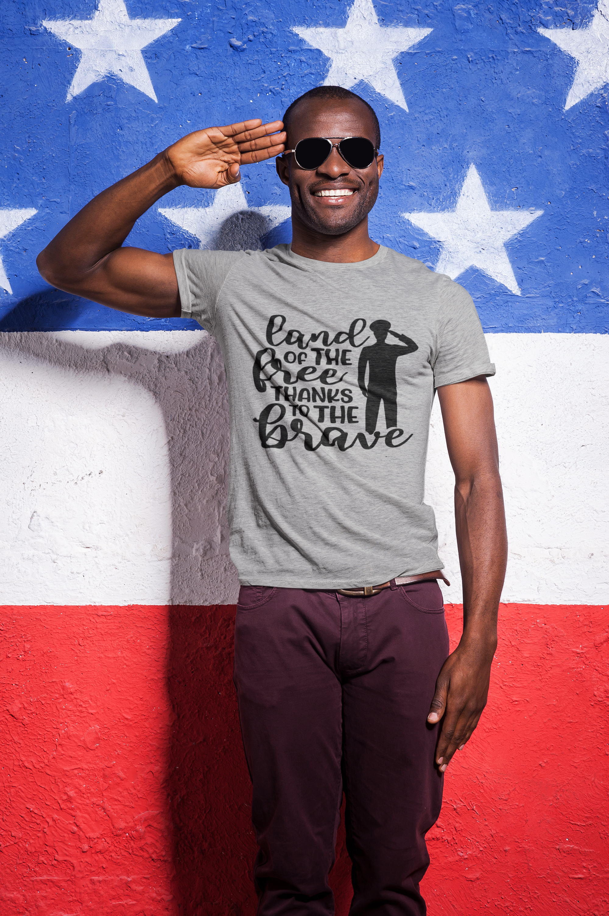 Land Of The Free Thanks To The Brave Veterans Mens T-shirt Heather Grey