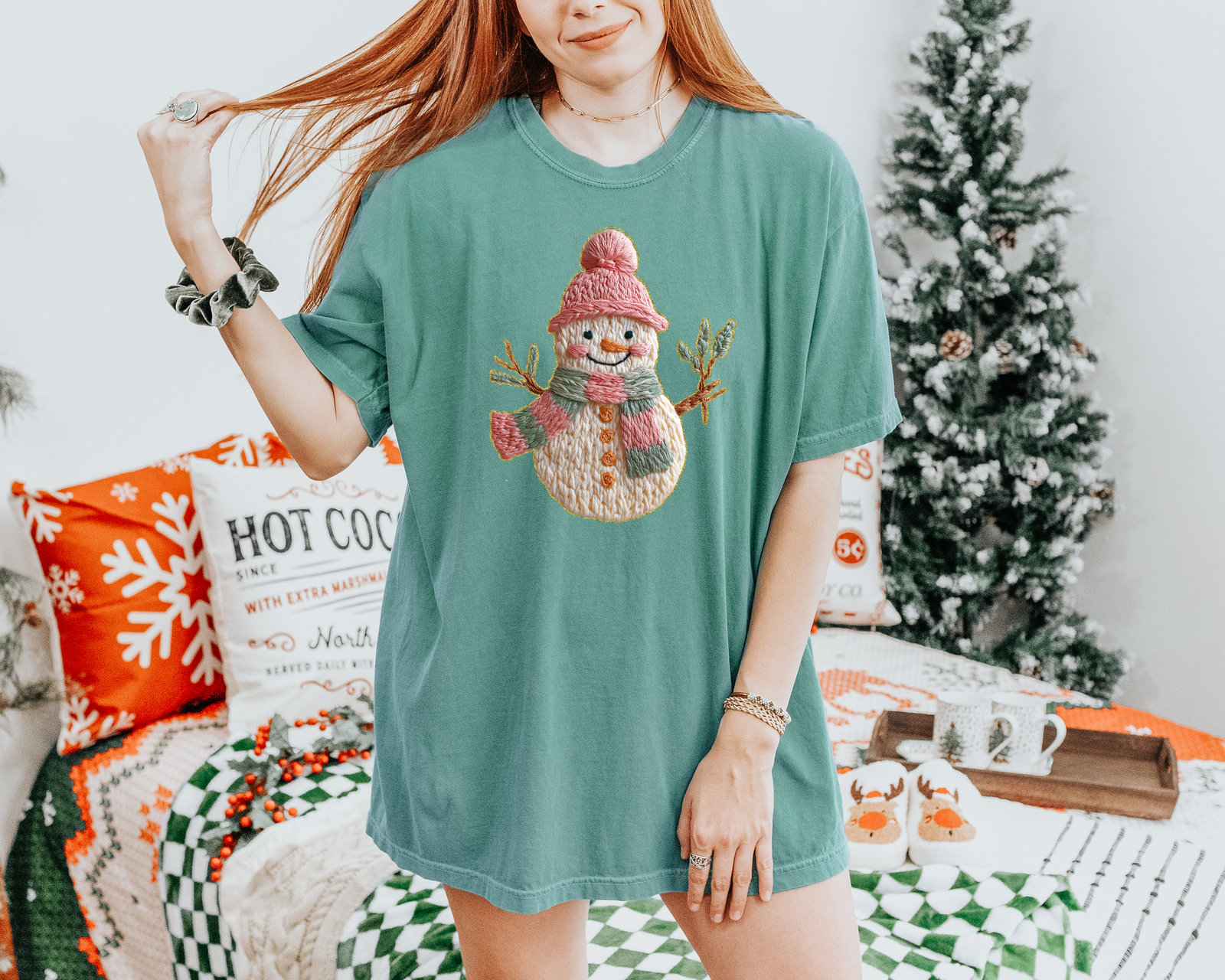 Vintage Snowman Embroidery Art Soft Cottagecore Mens T-shirt Forest Green