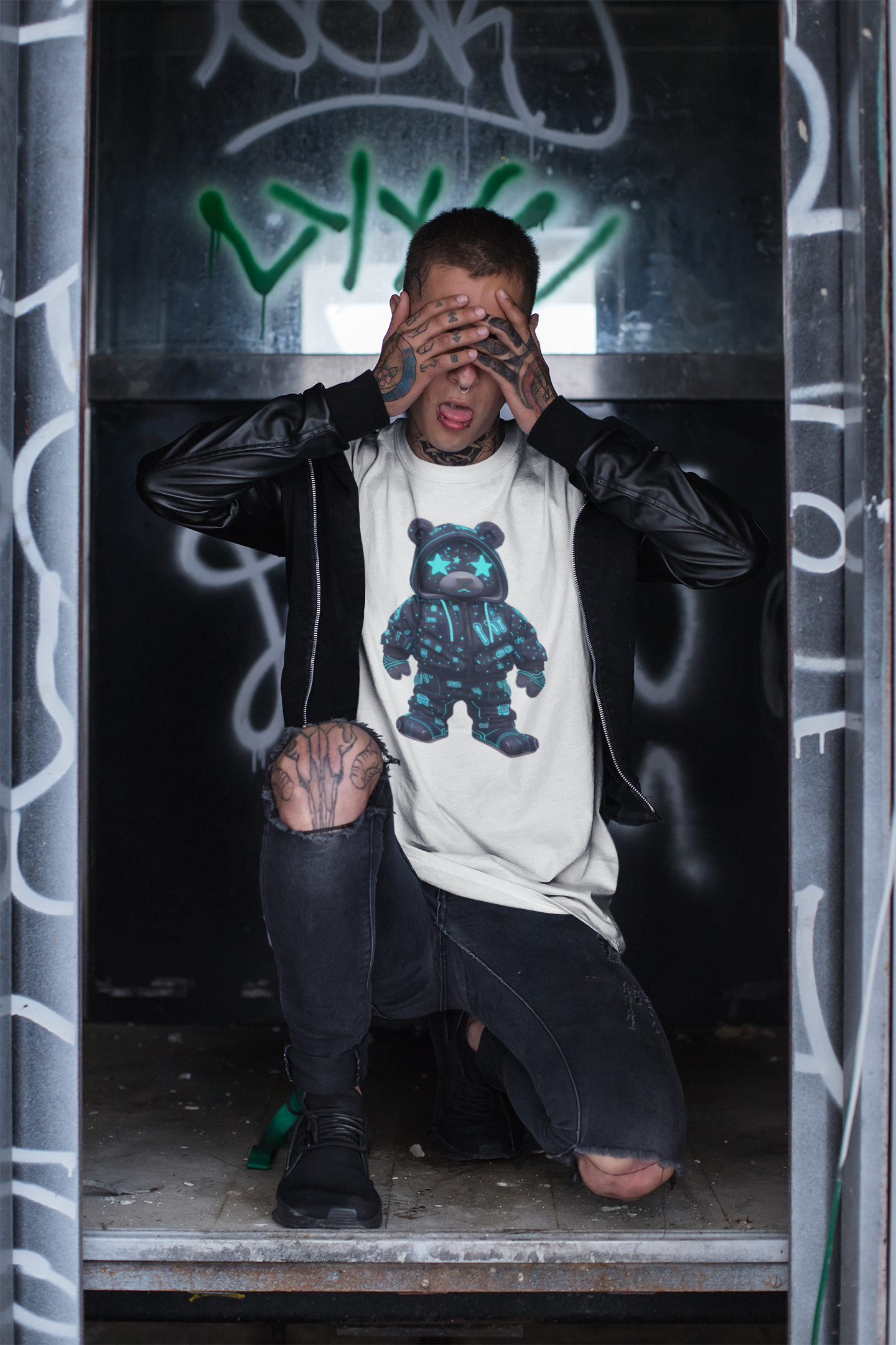 Starry Eyed Vaporwave Urban Graffiti Bear  Mens T-shirt Black