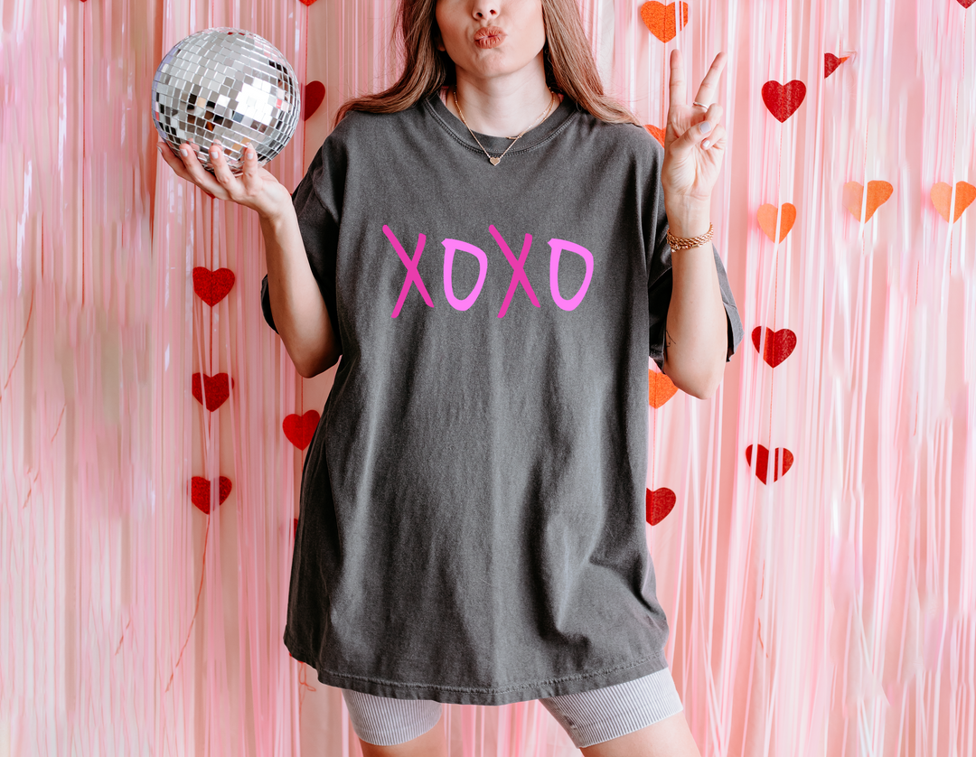 XOXO Pink Print Vintage Soft Unisex T-shirt