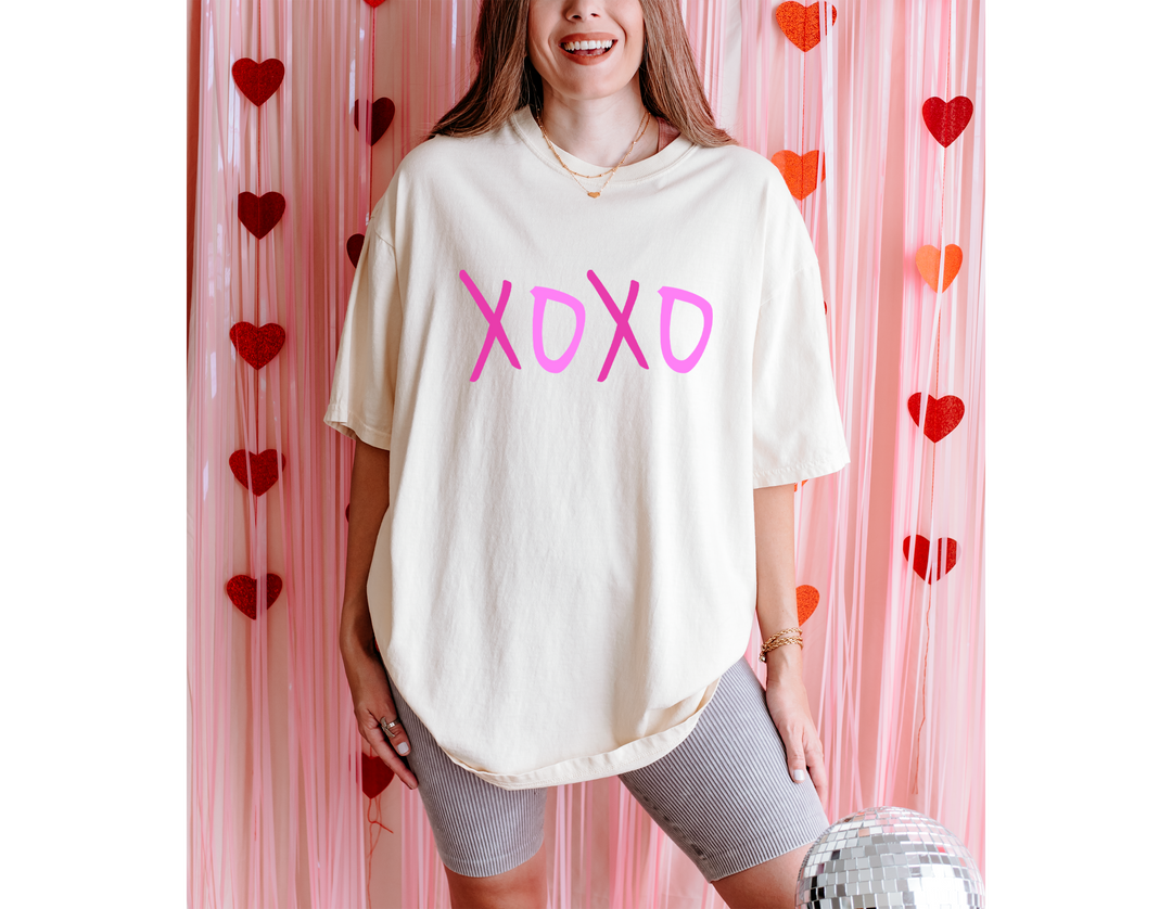 XOXO Pink Print Vintage Soft Unisex T-shirt
