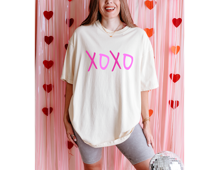 XOXO Pink Print Vintage Soft Unisex T-shirt