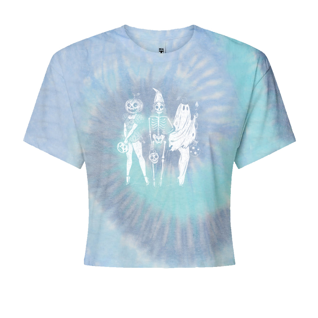 Vintage Spooky Squad Pinup Halloween Design Cropped T-Shirt Blue Clouds