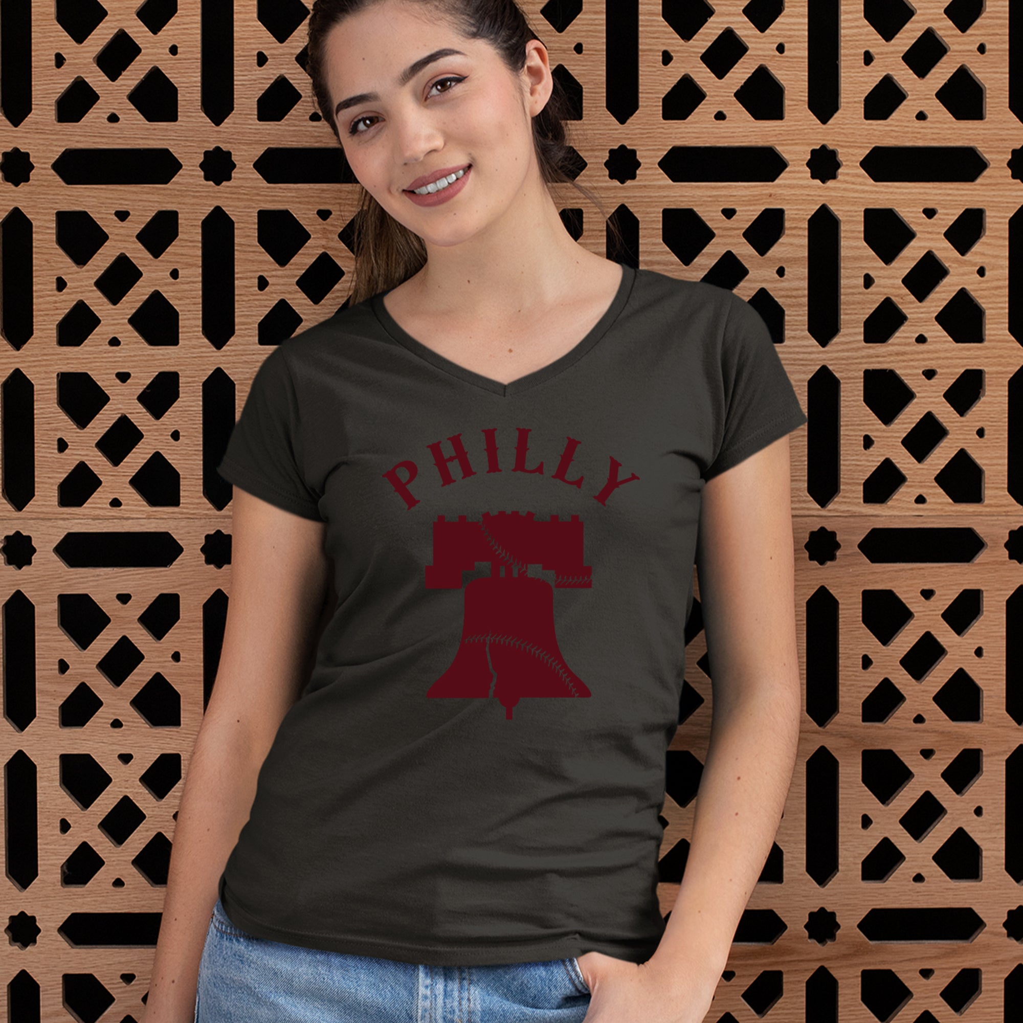 Philly Cracked Liberty Bell Ladies V-Neck T-shirt 