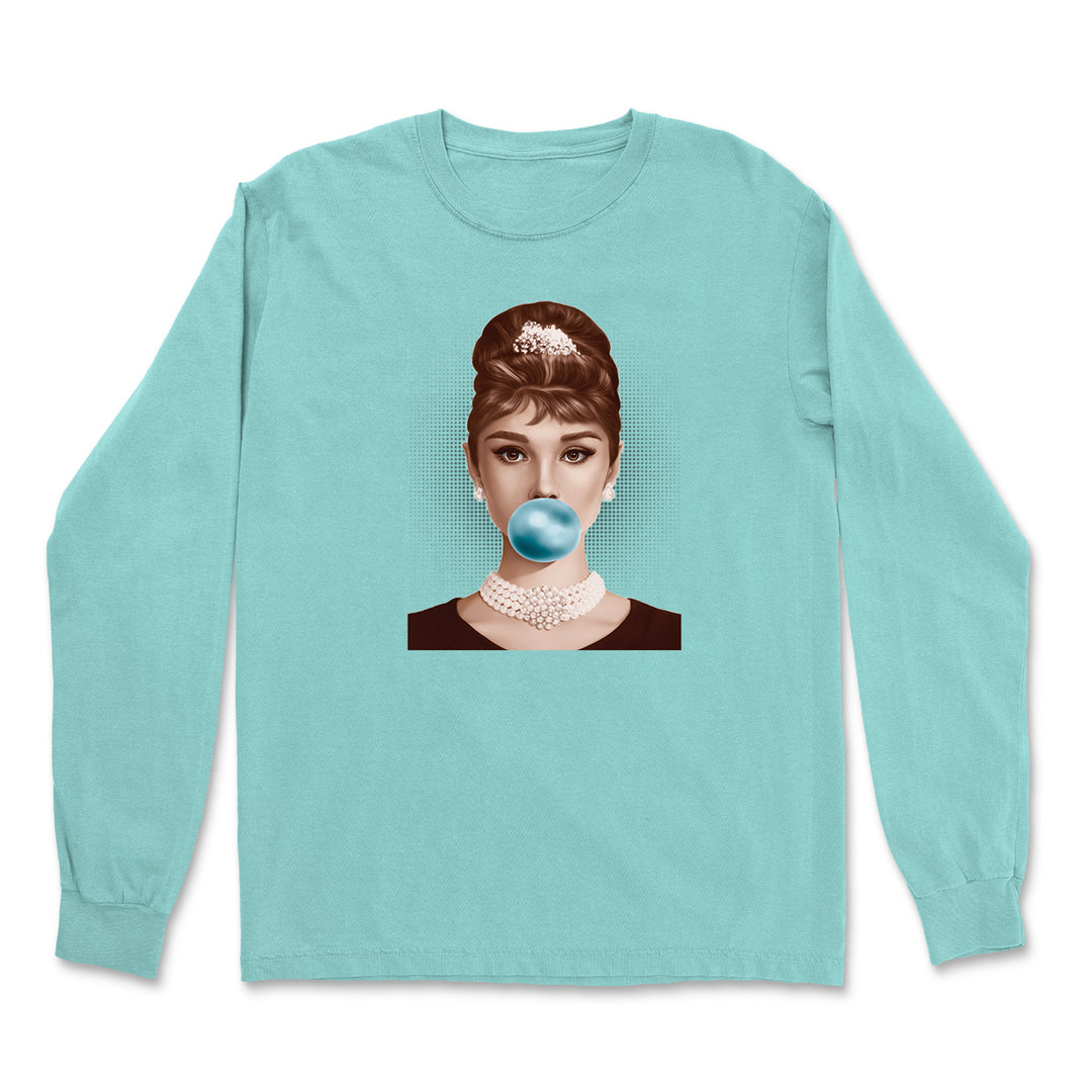Audrey Hepburn Chewing Bubble Gum American Icon Vintage Soft Long-Sleeve T-shirt 
