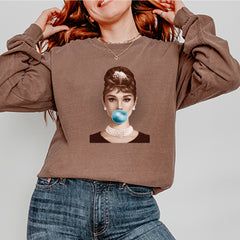 Audrey Hepburn Chewing Bubble Gum American Icon Vintage Soft Long-Sleeve T-shirt 
