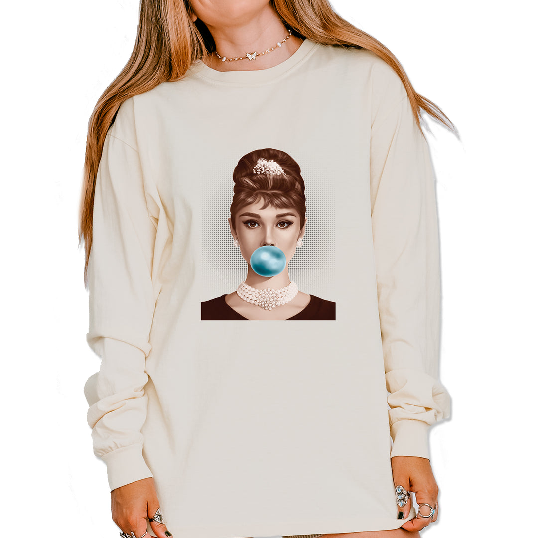 Audrey Hepburn Chewing Bubble Gum American Icon Vintage Soft Long-Sleeve T-shirt Ivory