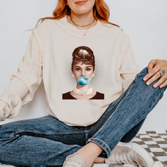Audrey Hepburn Chewing Bubble Gum American Icon Vintage Soft Long-Sleeve T-shirt 