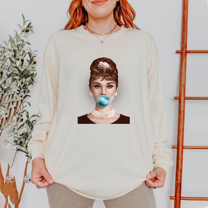 Audrey Hepburn Chewing Bubble Gum American Icon Vintage Soft Long-Sleeve T-shirt