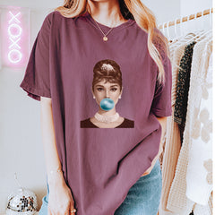 Audrey Hepburn Chewing Bubble Gum American Icon Vintage Soft Unisex T-shirt 