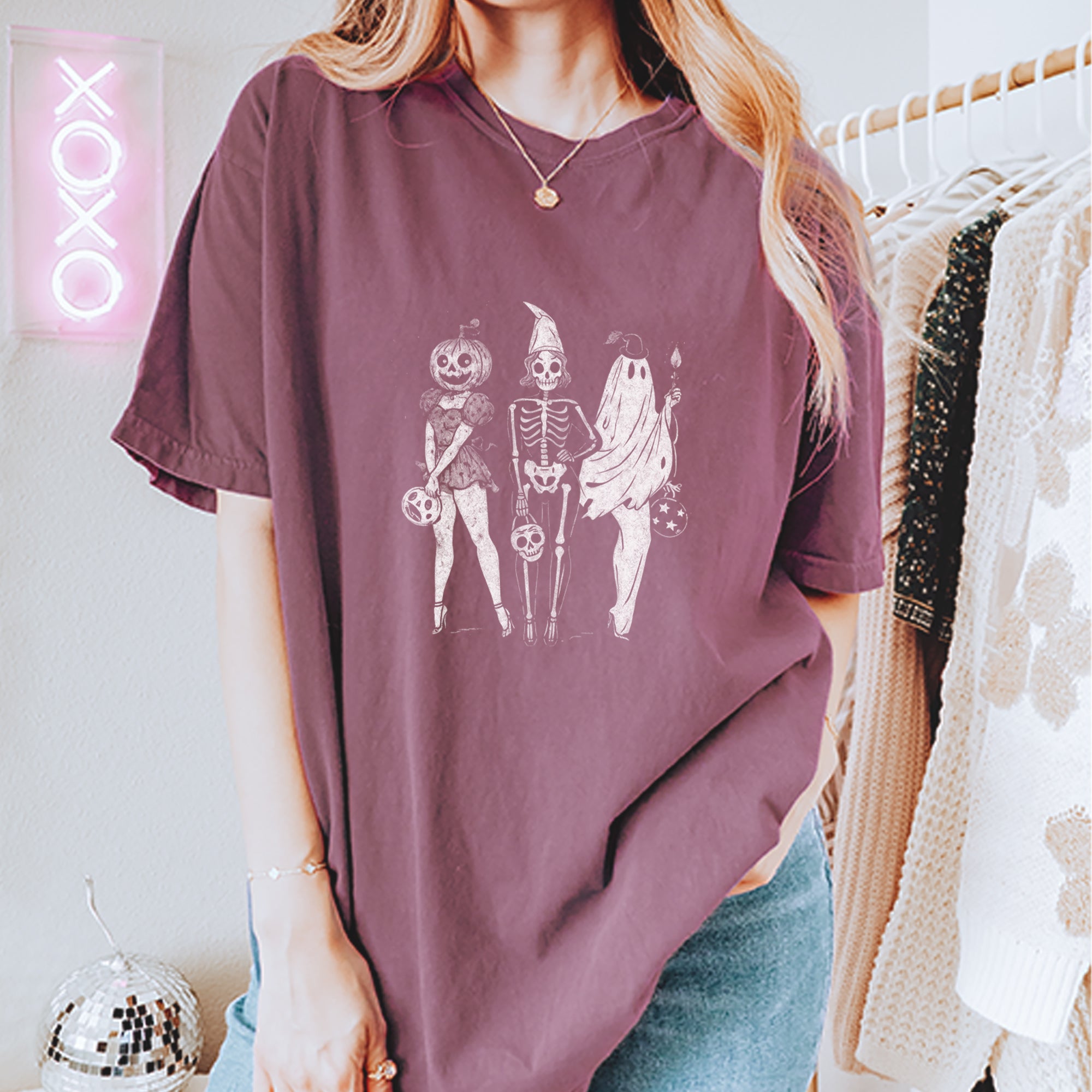 Vintage Spooky Squad Pinup Halloween Design Vintage Soft Unisex T-shirt 