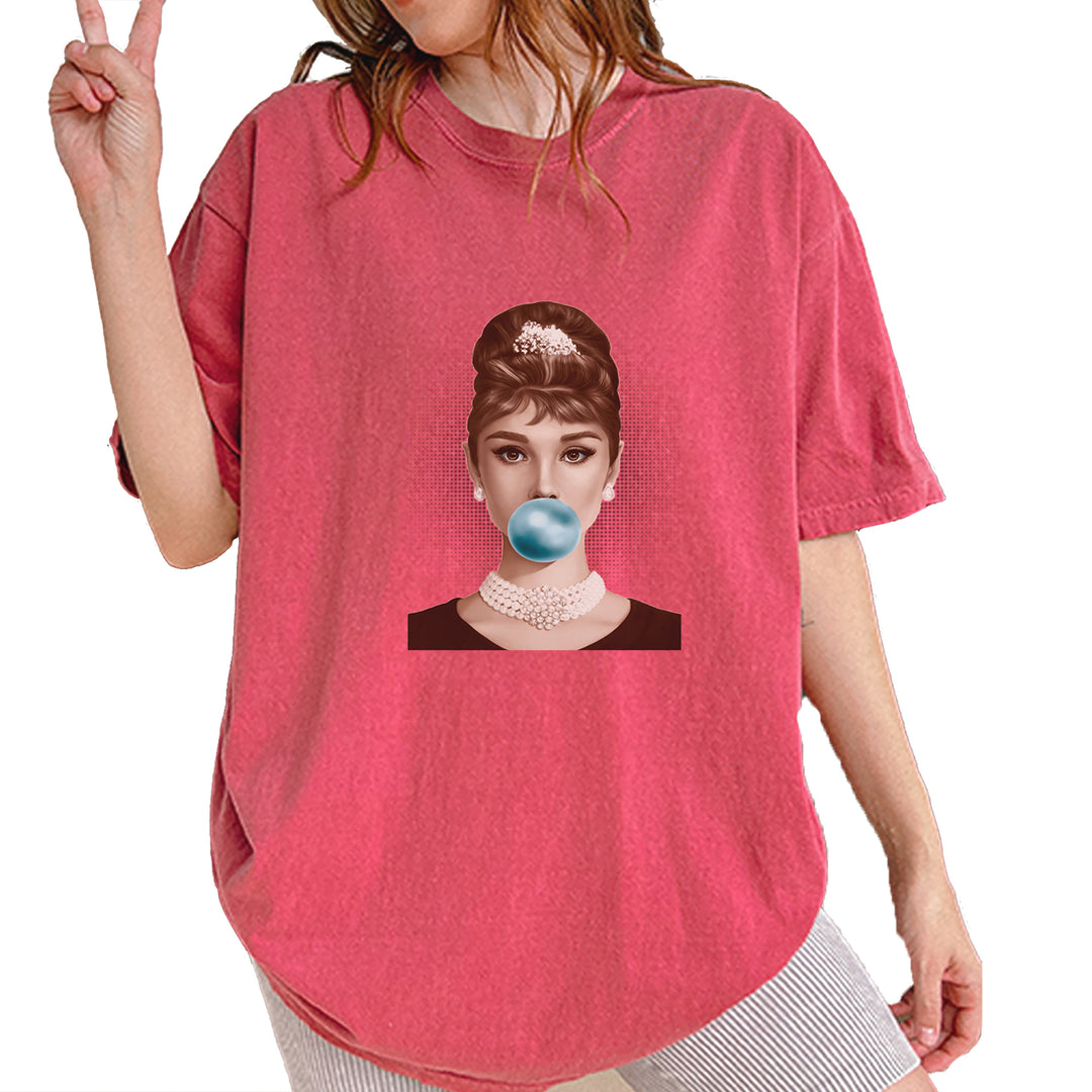 Audrey Hepburn Chewing Bubble Gum American Icon Vintage Soft Unisex T-shirt Brick