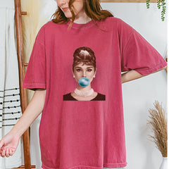Audrey Hepburn Chewing Bubble Gum American Icon Vintage Soft Unisex T-shirt 