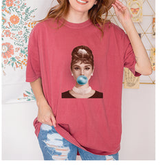 Audrey Hepburn Chewing Bubble Gum American Icon Vintage Soft Unisex T-shirt 