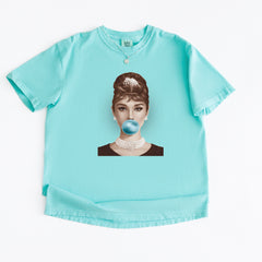 Audrey Hepburn Chewing Bubble Gum American Icon Vintage Soft Unisex T-shirt 