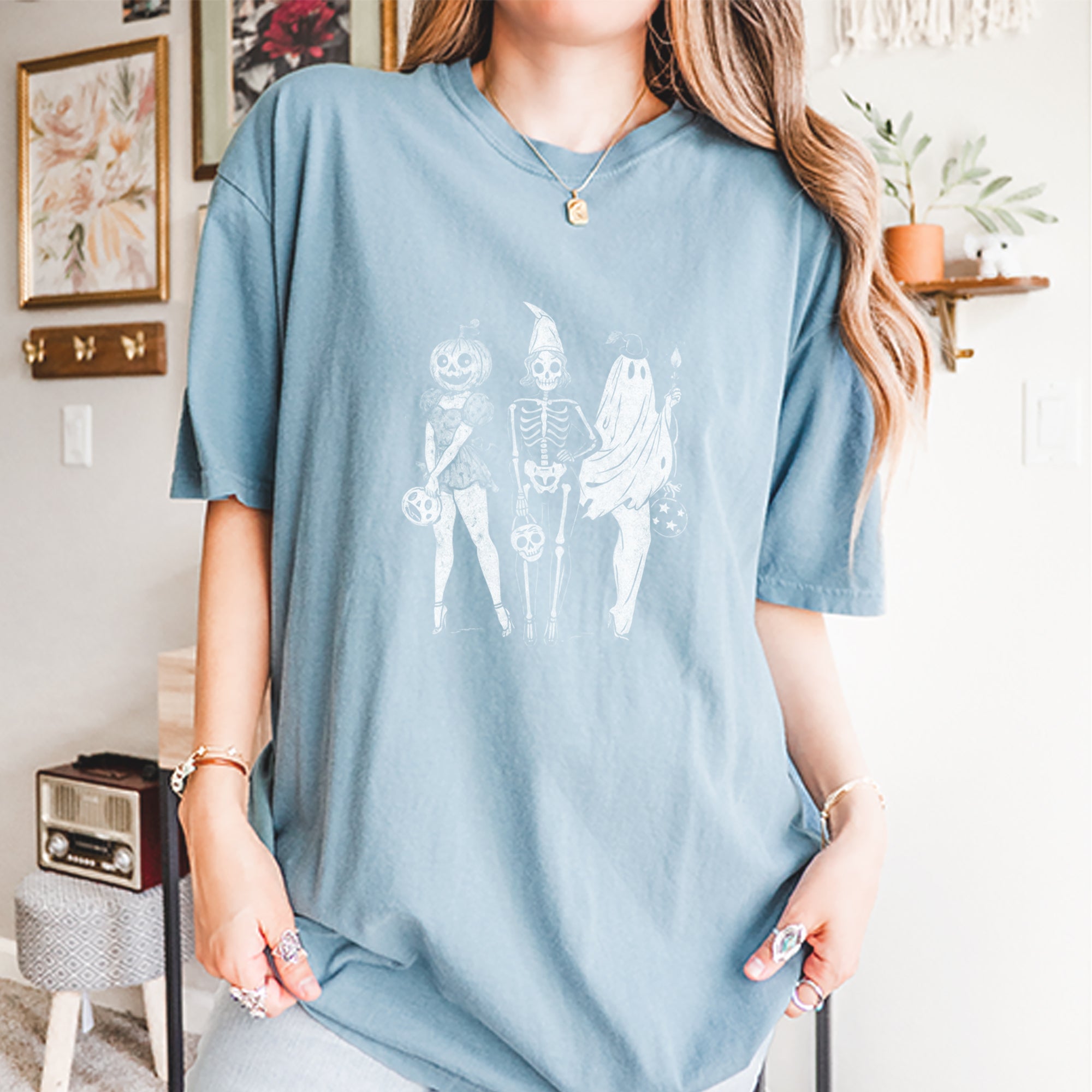 Vintage Spooky Squad Pinup Halloween Design Vintage Soft Unisex T-shirt 
