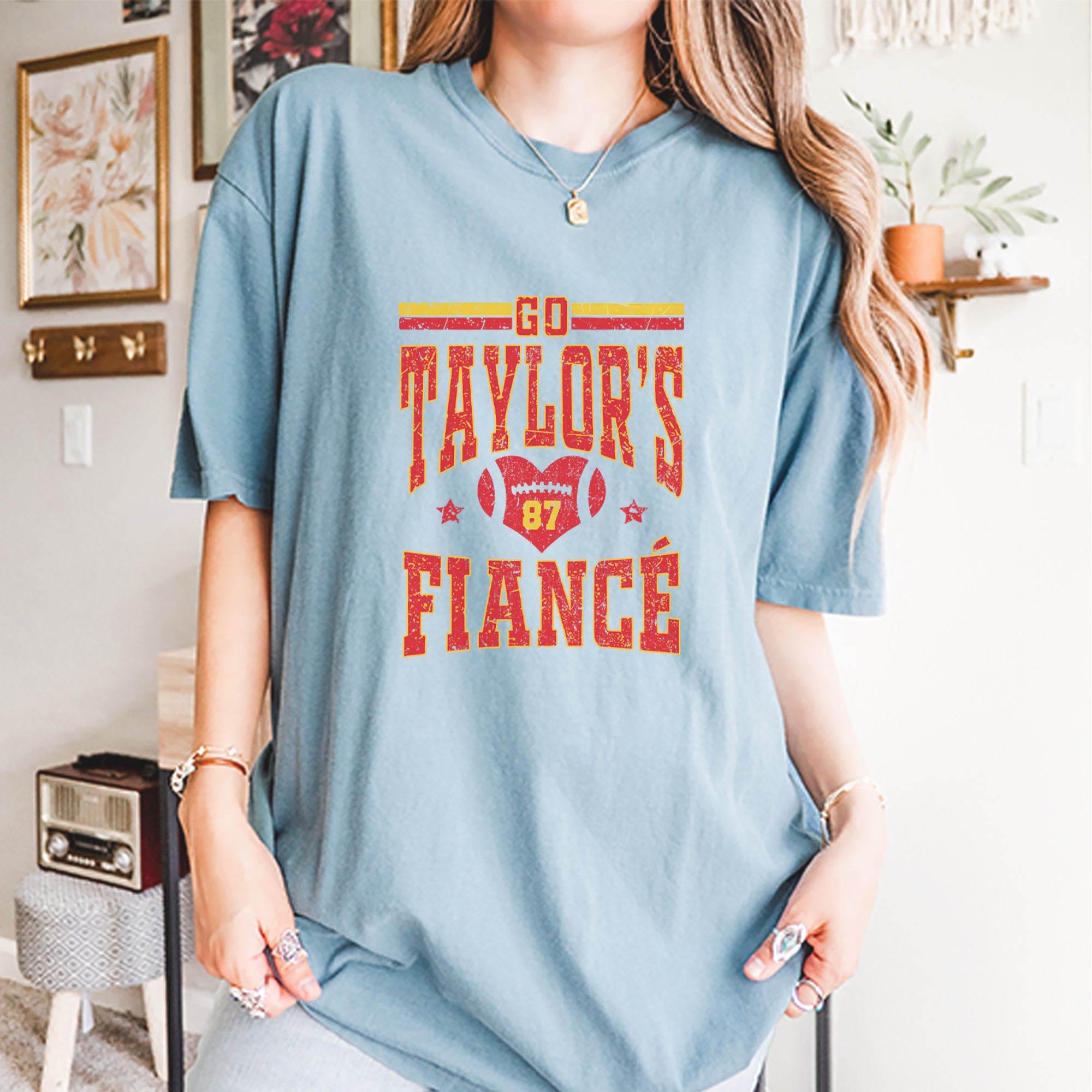 Go Taylor's Fiancé Engagement Game Day Vintage Soft Unisex T-shirt 