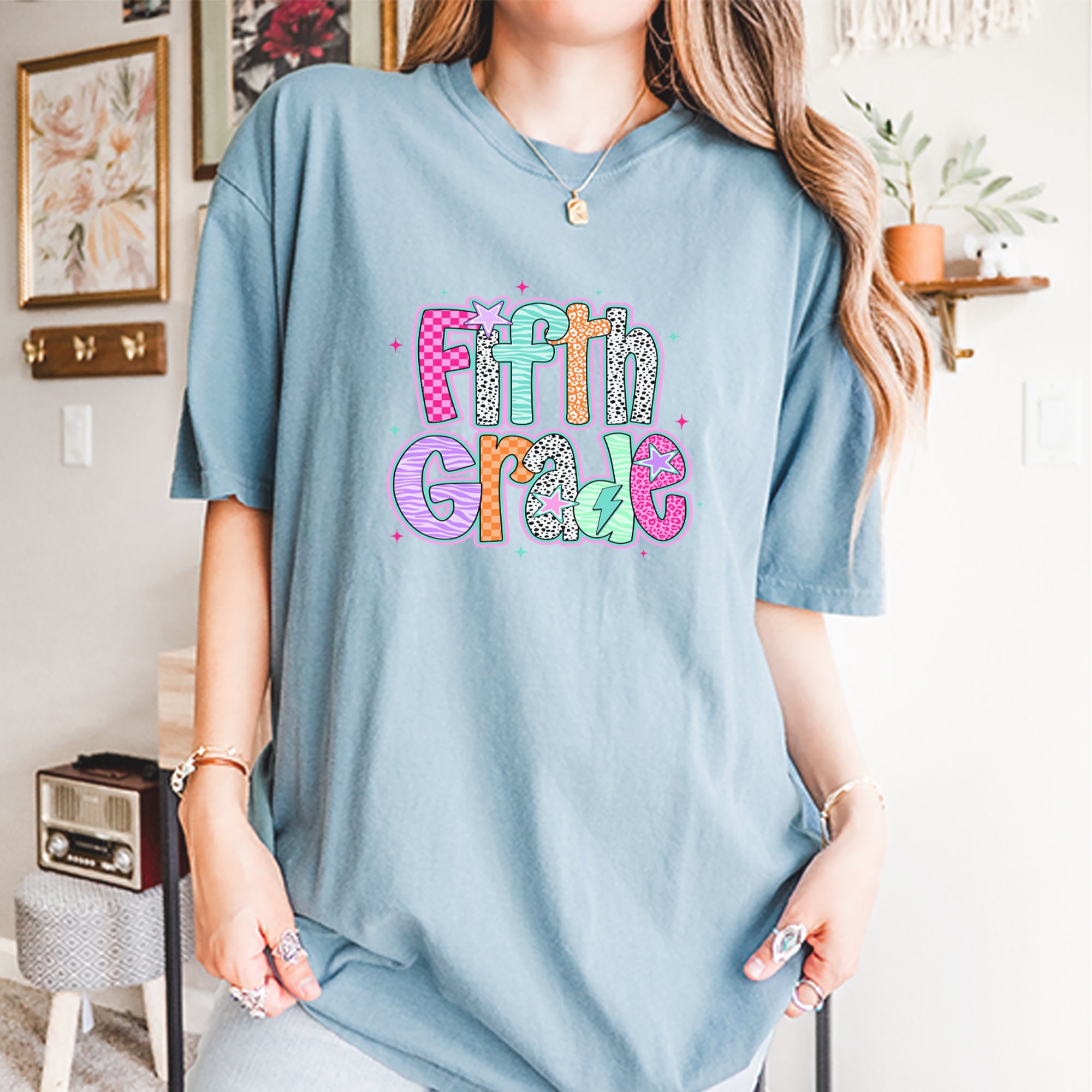Fifth Grade Fly Colorful Back to School Vintage Soft Unisex T-shirt 