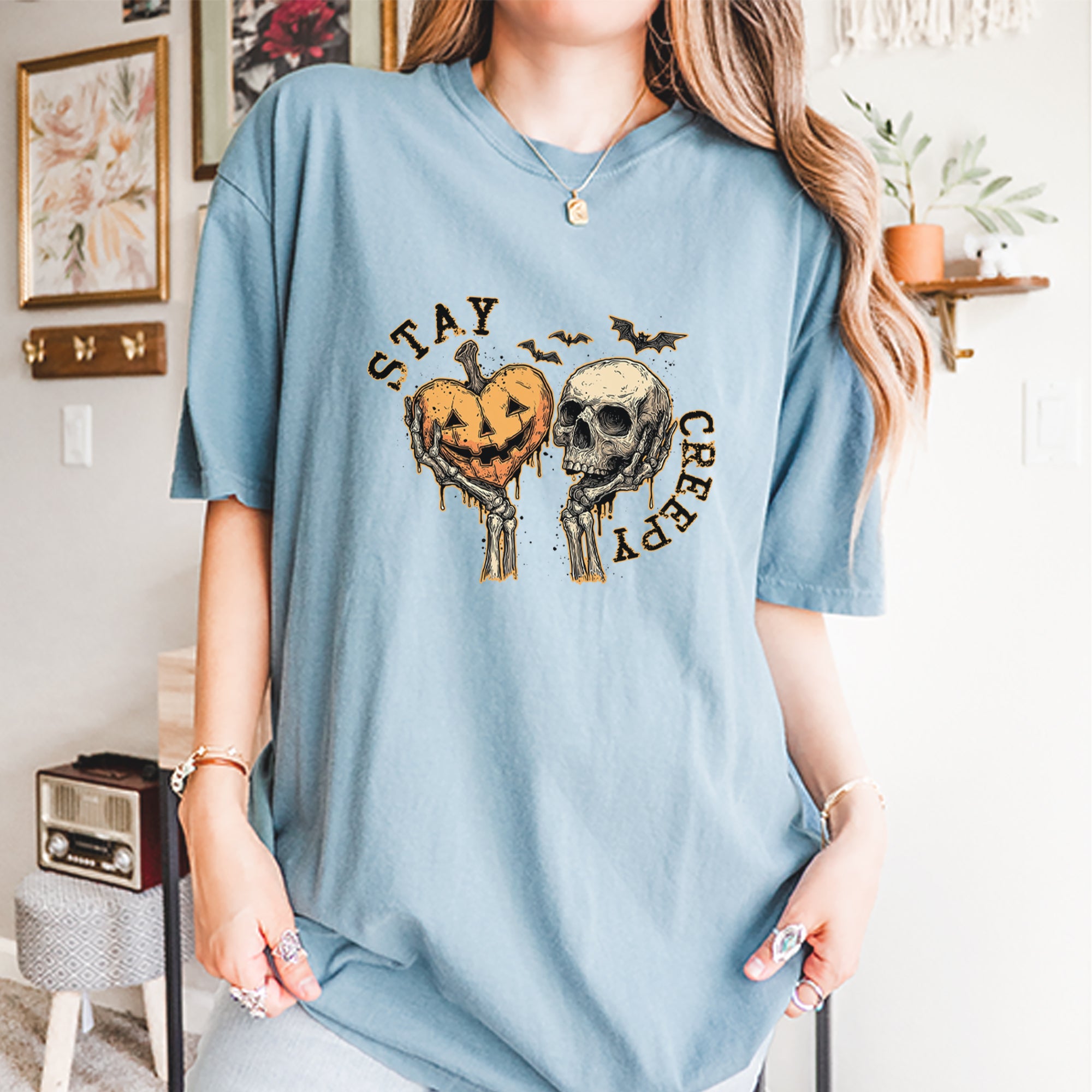 Stay Creepy Skull and Pumpkin Halloween Vintage Soft Unisex T-shirt 