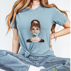 Audrey Hepburn Chewing Bubble Gum American Icon Vintage Soft Unisex T-shirt 