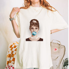 Audrey Hepburn Chewing Bubble Gum American Icon Vintage Soft Unisex T-shirt 