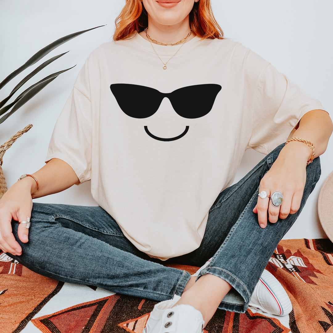 Emoticon Sunglasses Smile Face Vintage Soft Unisex T-shirt