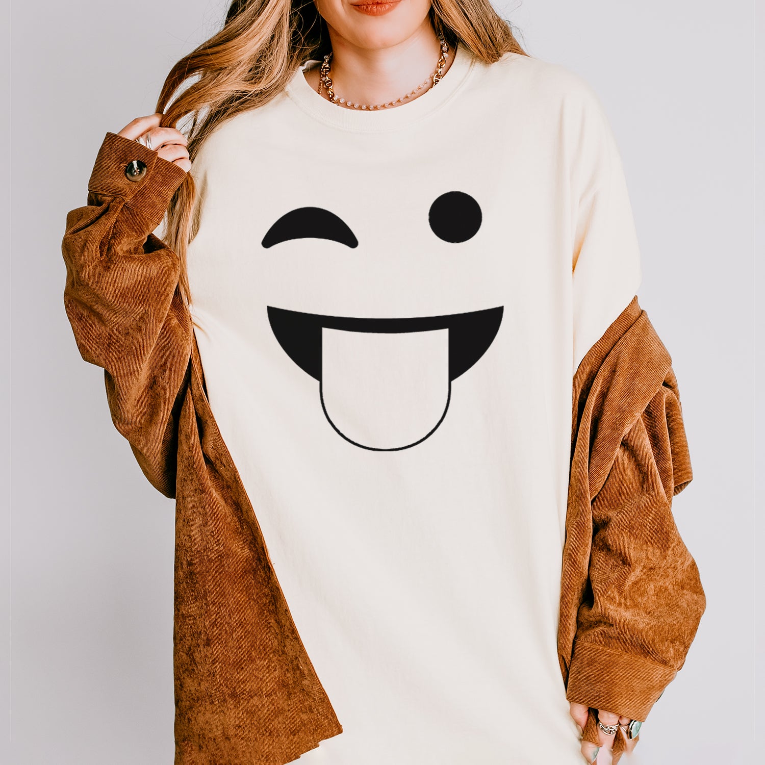 Emoticon Tongue Hanging Out Smile Face Vintage Soft Unisex T-shirt