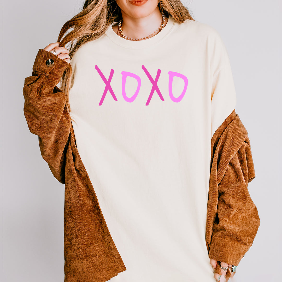 XOXO Pink Print Vintage Soft Unisex T-shirt 