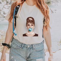Audrey Hepburn Chewing Bubble Gum American Icon Vintage Soft Unisex T-shirt 