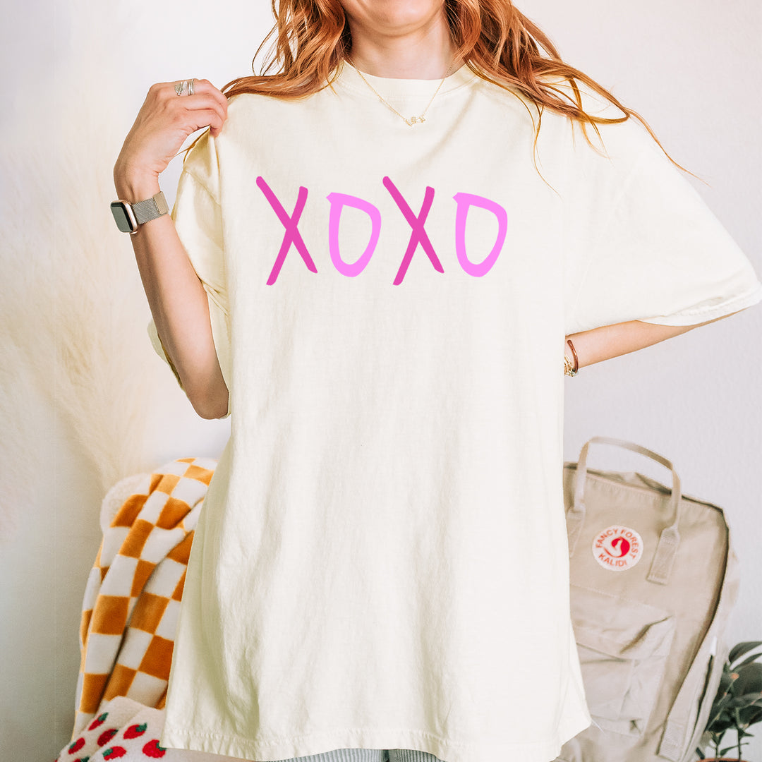 XOXO Pink Print Vintage Soft Unisex T-shirt 