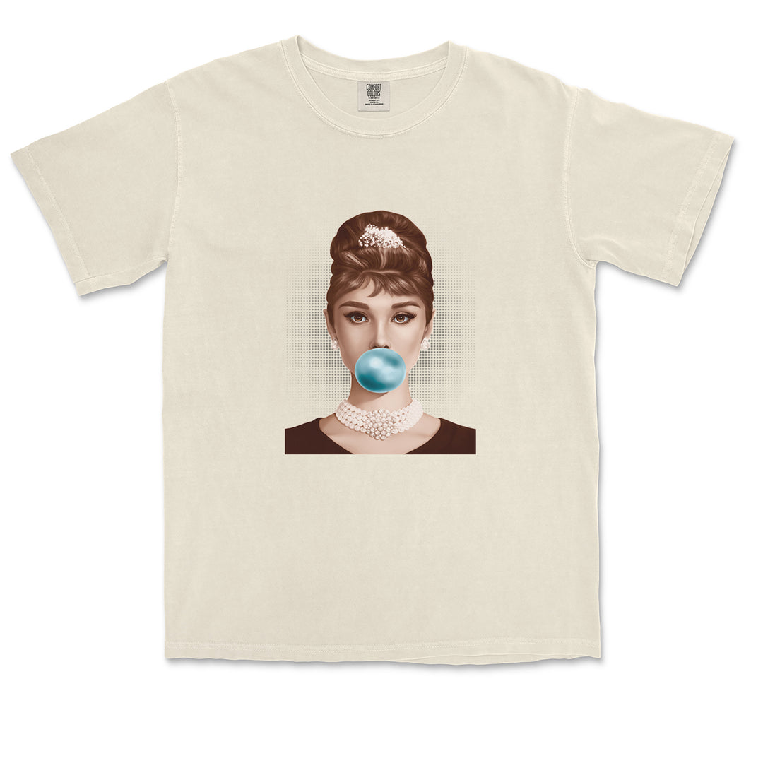 Audrey Hepburn Chewing Bubble Gum American Icon Vintage Soft Unisex T-shirt 