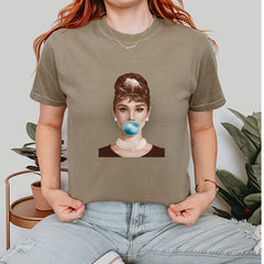 Audrey Hepburn Chewing Bubble Gum American Icon Vintage Soft Unisex T-shirt 