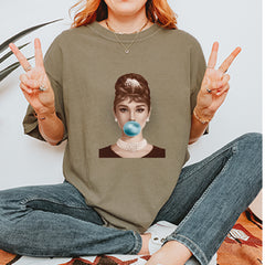 Audrey Hepburn Chewing Bubble Gum American Icon Vintage Soft Unisex T-shirt 