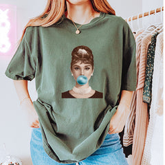 Audrey Hepburn Chewing Bubble Gum American Icon Vintage Soft Unisex T-shirt 