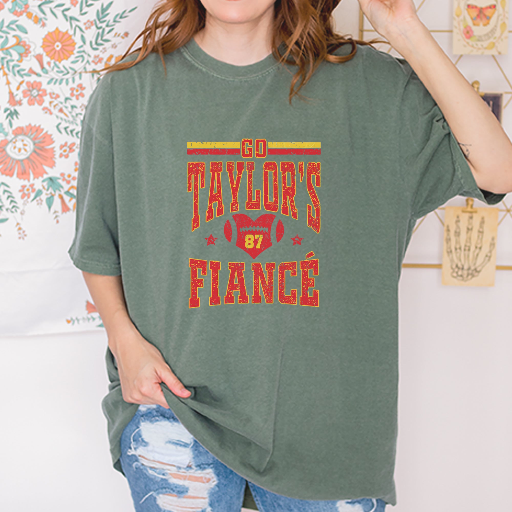 Go Taylor's Fiancé Engagement Game Day Vintage Soft Unisex T-shirt 