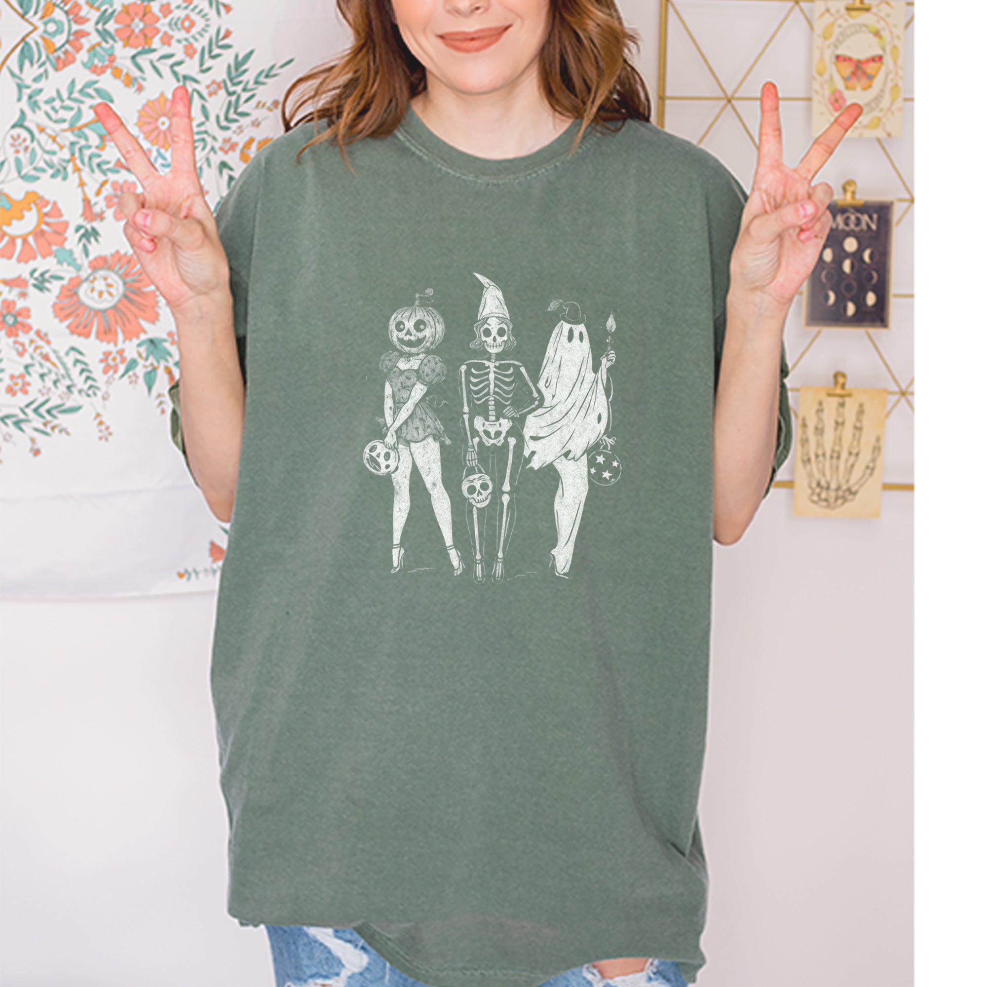 Vintage Spooky Squad Pinup Halloween Design Vintage Soft Unisex T-shirt 