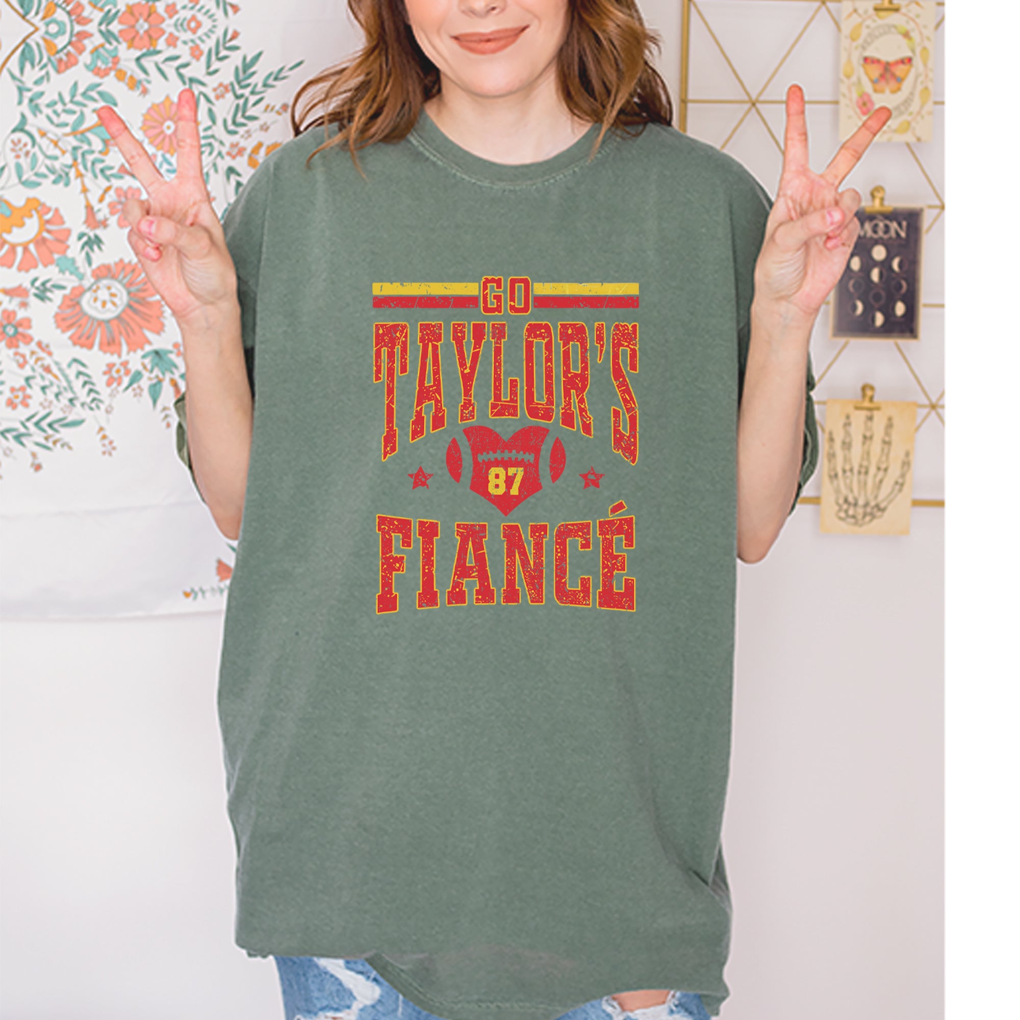 Go Taylor's Fiancé Engagement Game Day Vintage Soft Unisex T-shirt 