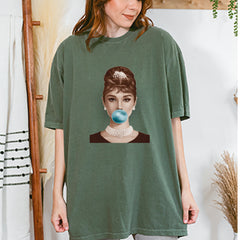 Audrey Hepburn Chewing Bubble Gum American Icon Vintage Soft Unisex T-shirt 