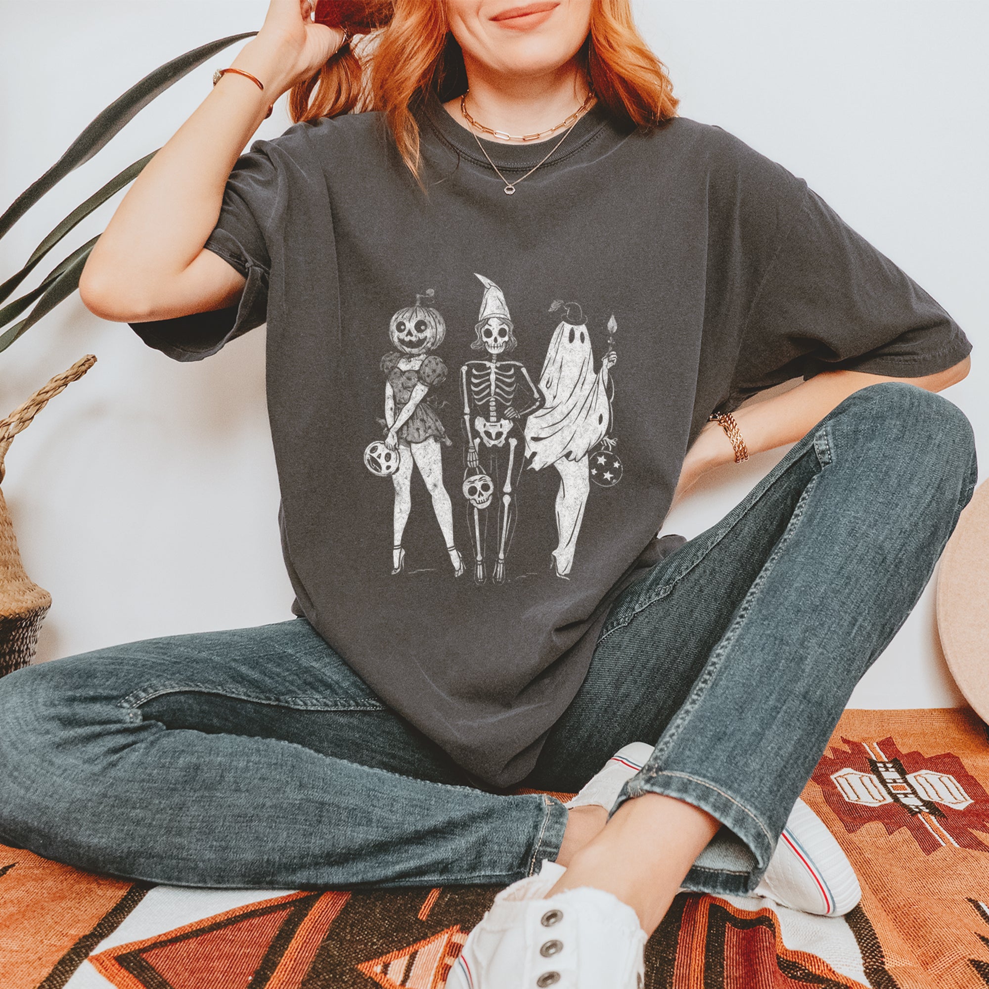 Vintage Spooky Squad Pinup Halloween Design Vintage Soft Unisex T-shirt 