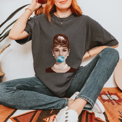 Audrey Hepburn Chewing Bubble Gum American Icon Vintage Soft Unisex T-shirt 