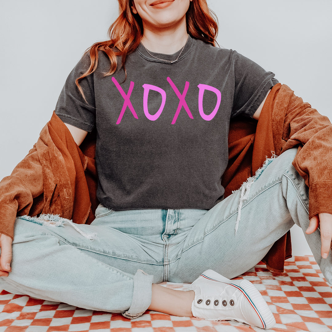 XOXO Pink Print Vintage Soft Unisex T-shirt 