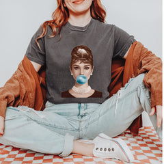 Audrey Hepburn Chewing Bubble Gum American Icon Vintage Soft Unisex T-shirt 