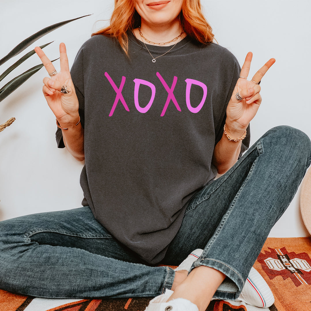 XOXO Pink Print Vintage Soft Unisex T-shirt 