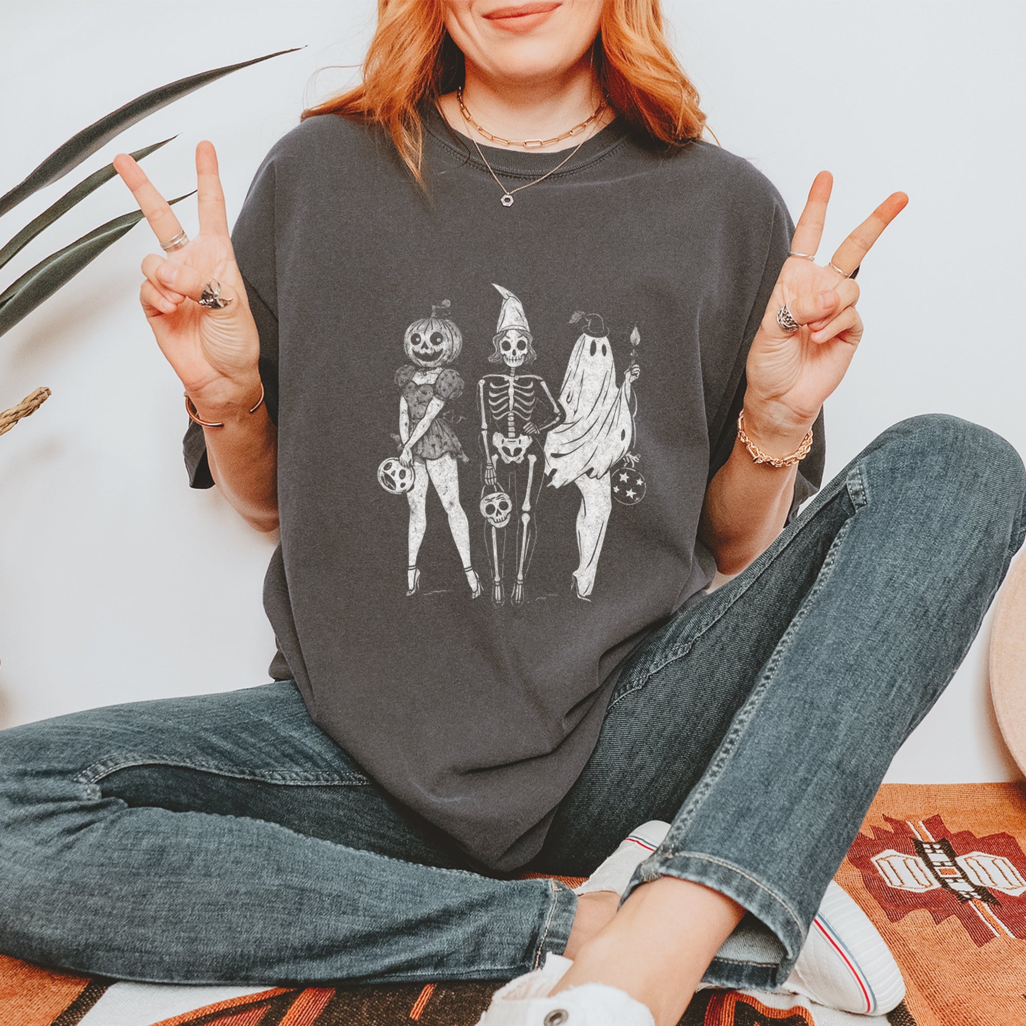 Vintage Spooky Squad Pinup Halloween Design Vintage Soft Unisex T-shirt 