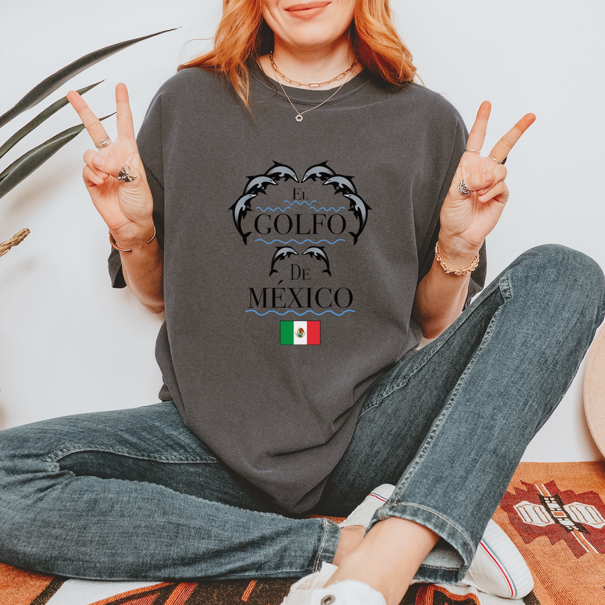 El Golfo De Mexico Dancing Dolphins Vintage Soft Unisex T-shirt 