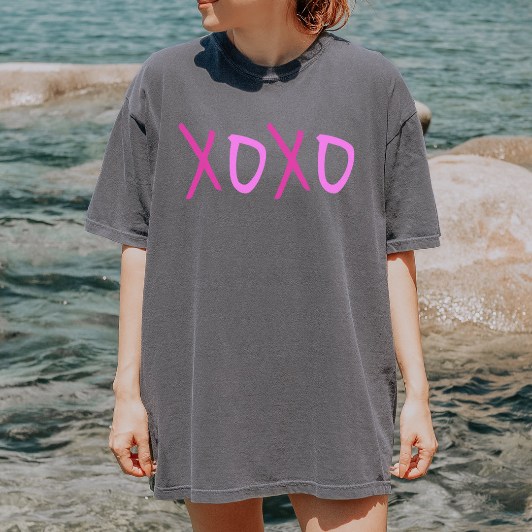 XOXO Pink Print Vintage Soft Unisex T-shirt 