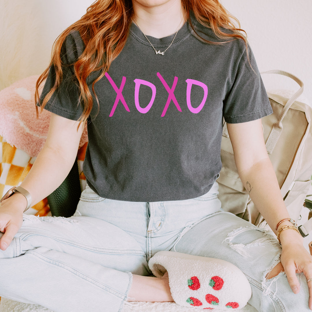 XOXO Pink Print Vintage Soft Unisex T-shirt 