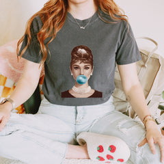 Audrey Hepburn Chewing Bubble Gum American Icon Vintage Soft Unisex T-shirt 