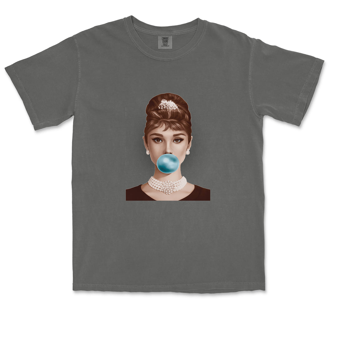Audrey Hepburn Chewing Bubble Gum American Icon Vintage Soft Unisex T-shirt 