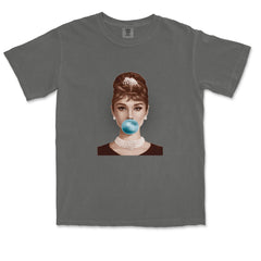 Audrey Hepburn Chewing Bubble Gum American Icon Vintage Soft Unisex T-shirt 